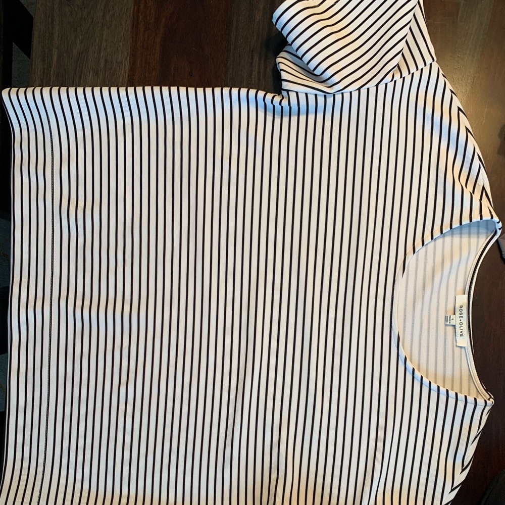 Flutter sleeve top